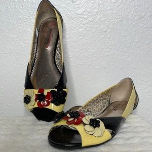 Poetic License Floral Flats Size 8 1/2 WOMENS